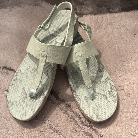 Vionic Sandals - Picture 12 of 12